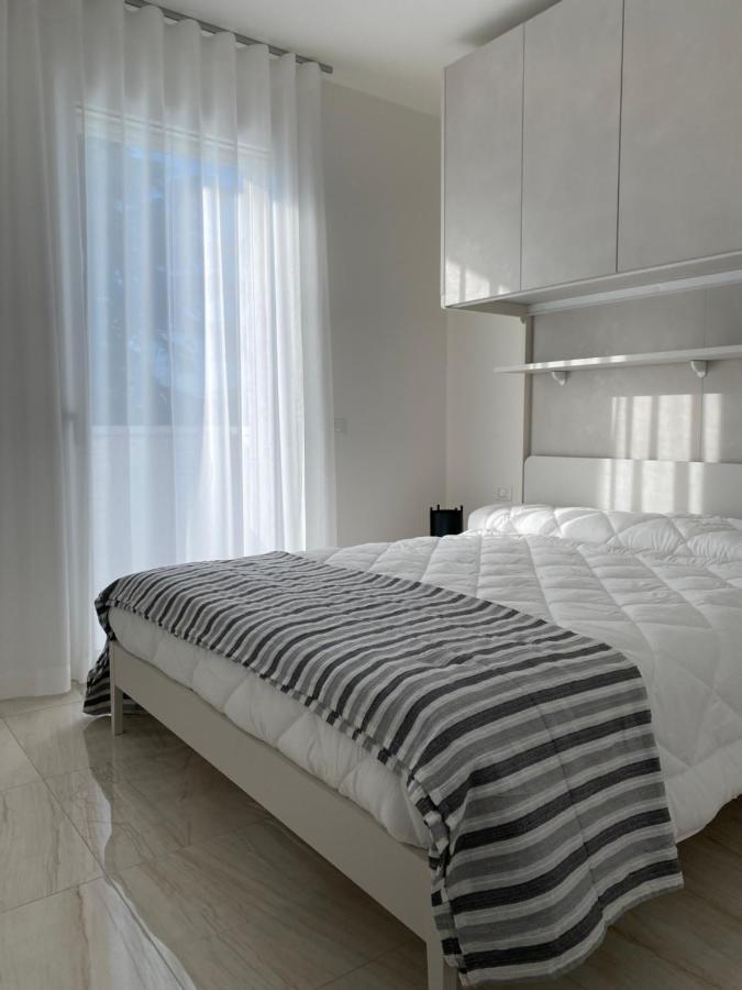 Agua Apartment With Beach Included ลิโดดิเยโซโล ภายนอก รูปภาพ